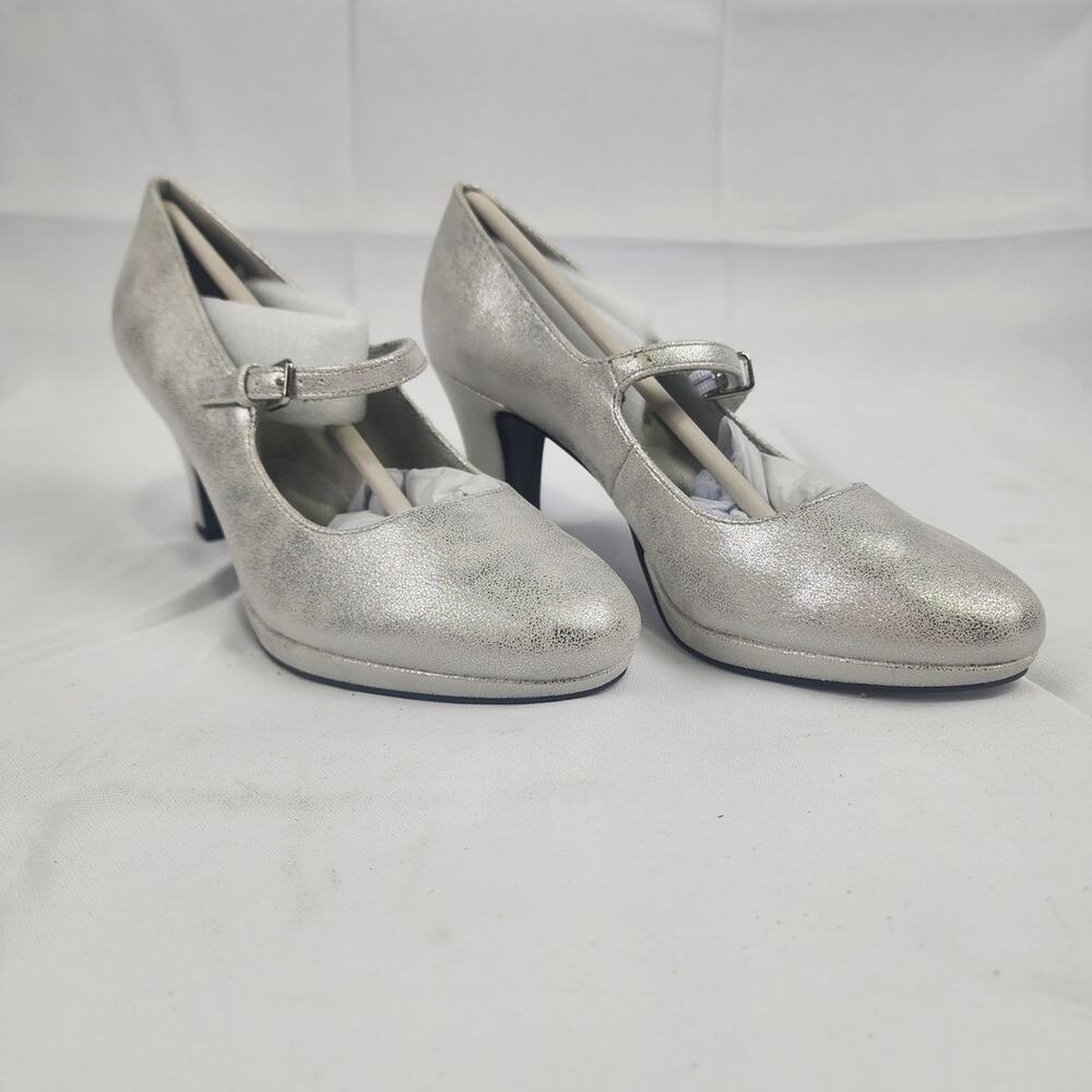 Easy Street ZEST Silver Mary Jane Heels Pumps Women's 8.5 M 3" Heel NWT
